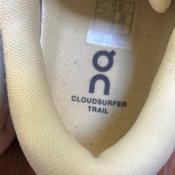 On Running Women's Cloud Surfer Trail sz 10 Sneakers - Picture 4 of 6